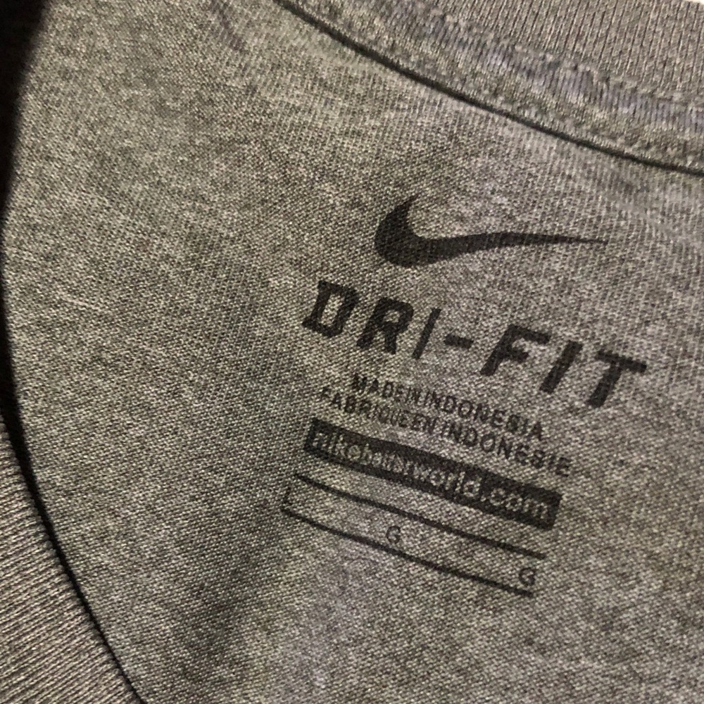 Nike Dri-FIT Men's Charcoal Crewneck Shirt - Picture 2 of 3